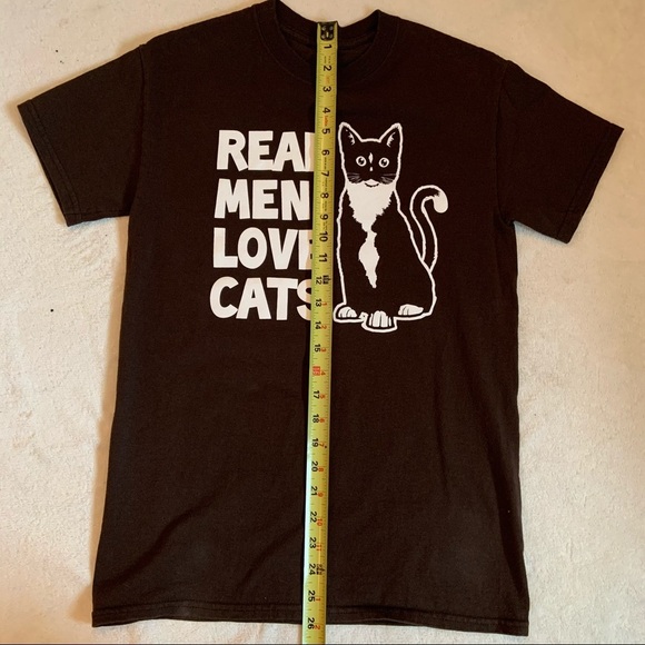 Real men love cats T-shirt size small - Picture 5 of 5